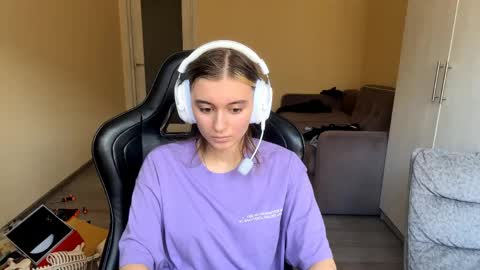 Elena online show from 04/23/26, 08:24