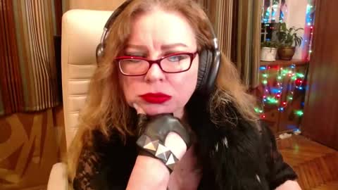 miss Tress online show from 12/20/25, 09:55