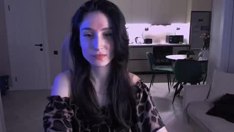 Hazel online show from 10/31/25, 08:21