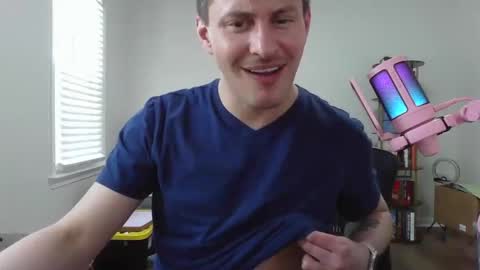 Snapshot of northofsouth_xxx chatting on 05/13/26, 04:04 northofsouth_xxx online show from 05/13/26, 04:04