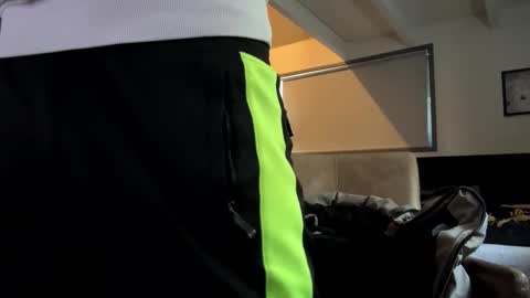 Snapshot of notsmallnotbigg chatting on 02/01/25, 10:59 notsmallnotbigg online show from 02/01/25, 10:59