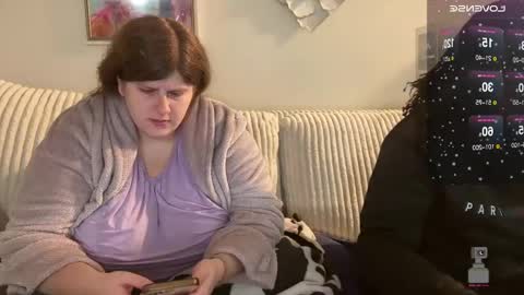 Snapshot of noturbabymoms chatting on 12/23/24, 10:10 NotUrBabyMoms online show from 12/23/24, 10:10
