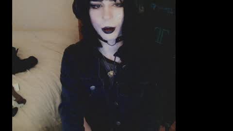 Snapshot of notyourfemboi chatting on 01/06/25, 08:24 Lucy online show from 01/06/25, 08:24