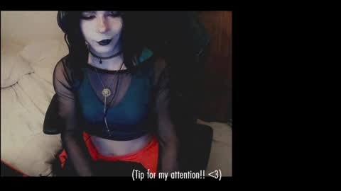 Snapshot of notyourfemboi chatting on 01/10/25, 05:15 Lucy online show from 01/10/25, 05:15