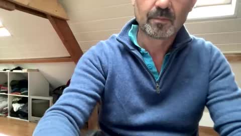 Snapshot of noux69 chatting on 10/14/25, 02:29 noux69 online show from 10/14/25, 02:29