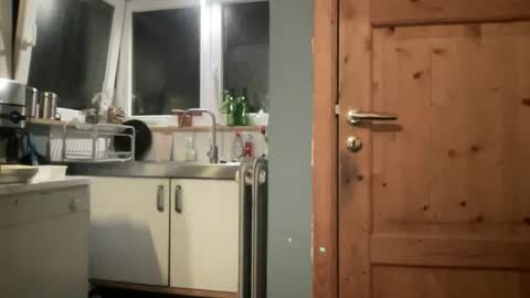 Snapshot of noux69 chatting on 10/27/25, 05:28 noux69 online show from 10/27/25, 05:28