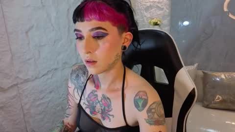 Snapshot of nova_kitty_tx chatting on 12/13/25, 08:25 Live 1500am 2100pm online show from 12/13/25, 08:25