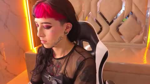 Snapshot of nova_kitty_tx chatting on 12/17/25, 08:15 Live 1500am 2100pm online show from 12/17/25, 08:15