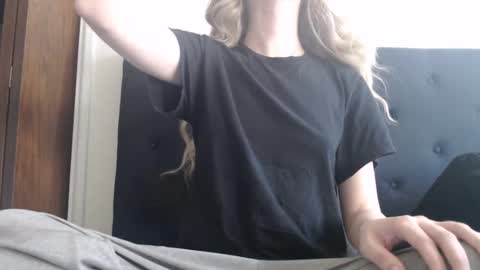 Snapshot of novafrey chatting on 03/12/25, 09:35 Olivia online show from 03/12/25, 09:35
