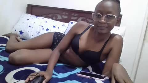 Snapshot of novah_xoxo chatting on 04/21/26, 10:43 Novah online show from 04/21/26, 10:43