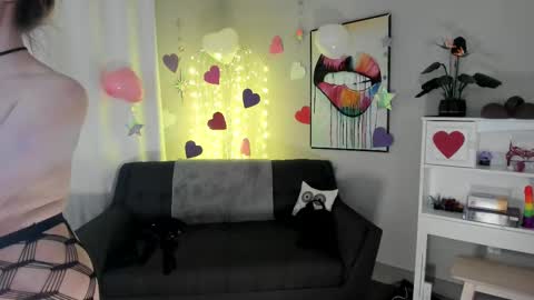 Snapshot of novaharper chatting on 02/17/25, 06:42 Nova Harper online show from 02/17/25, 06:42