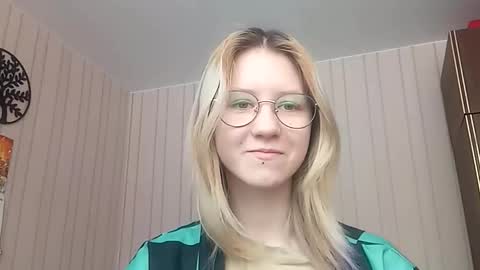 Sari  It is my first day  online show from 02/06/26, 07:12