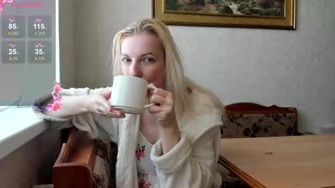 Snapshot of now_elly chatting on 09/23/25, 05:21 Nowelly online show from 09/23/25, 05:21