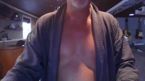 Snapshot of nudistguy194549 chatting on 12/29/24, 07:43 Nudistguy online show from 12/29/24, 07:43