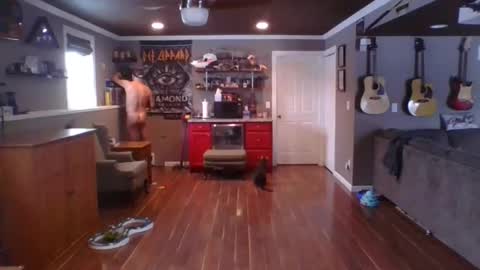 Snapshot of nudistguy194549 chatting on 01/11/25, 07:59 Nudistguy online show from 01/11/25, 07:59