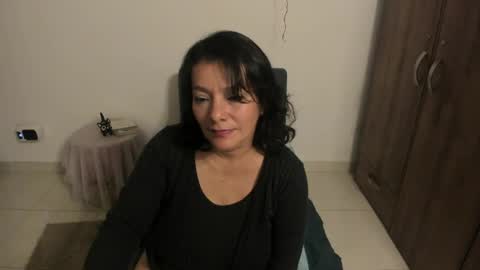 nuit_rose online show from 05/17/26, 02:09