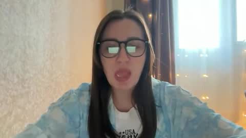 Snapshot of nuitblanche_vibes chatting on 11/25/25, 08:03 nuitblanche_vibes online show from 11/25/25, 08:03