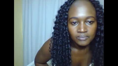 Snapshot of nutgal_ chatting on 10/21/25, 06:47 nutgal online show from 10/21/25, 06:47