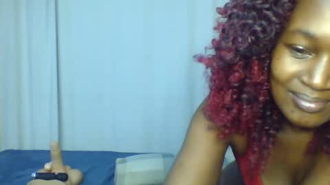 Snapshot of nutgal_ chatting on 11/21/25, 07:29 nutgal online show from 11/21/25, 07:29