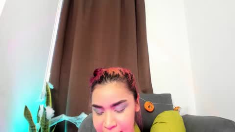 Nia online show from 10/02/25, 11:01