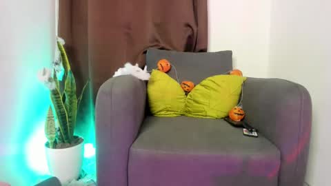 Nia online show from 10/12/25, 12:09