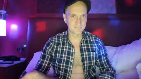 Snapshot of nyhudsonvalleyfun chatting on 10/16/25, 07:31 HudsonValleyNYfun online show from 10/16/25, 07:31