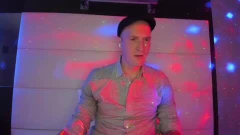 Snapshot of nyhudsonvalleyfun chatting on 12/17/25, 08:26 HudsonValleyNYfun online show from 12/17/25, 08:26