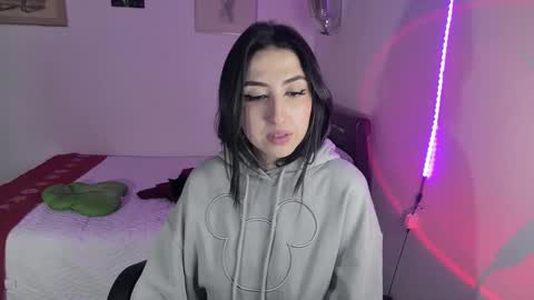 Snapshot of nymph_frida chatting on 12/06/24, 12:05 Frida online show from 12/06/24, 12:05