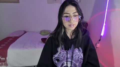 Snapshot of nymph_frida chatting on 12/11/24, 08:15 Frida online show from 12/11/24, 08:15