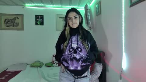 Snapshot of nymph_frida chatting on 12/18/24, 06:21 Frida online show from 12/18/24, 06:21