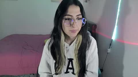 Snapshot of nymph_frida chatting on 01/29/25, 06:54 Frida online show from 01/29/25, 06:54