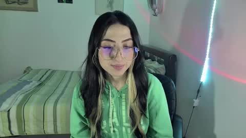 Snapshot of nymph_frida chatting on 02/17/25, 05:58 Frida online show from 02/17/25, 05:58