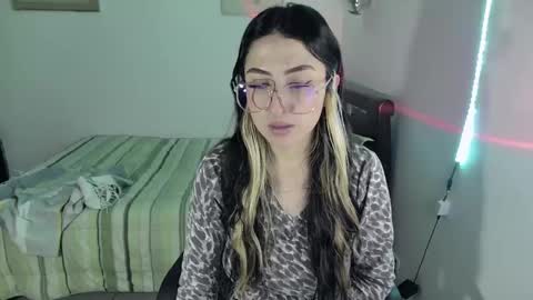 Snapshot of nymph_frida chatting on 03/05/25, 06:44 Frida online show from 03/05/25, 06:44