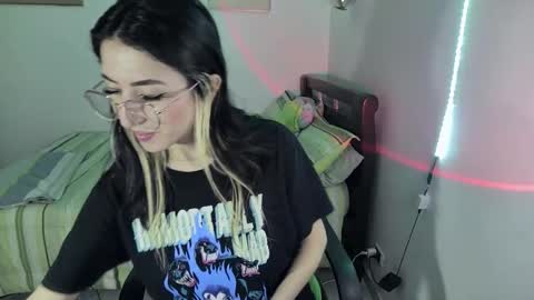 Snapshot of nymph_frida chatting on 03/05/25, 01:17 Frida online show from 03/05/25, 01:17