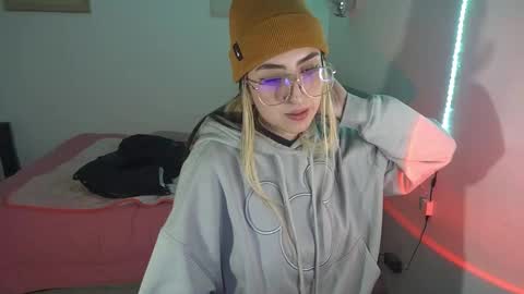 Snapshot of nymph_frida chatting on 09/10/25, 06:13 Frida online show from 09/10/25, 06:13