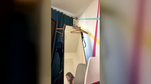 crystal   3 online show from 04/24/26, 08:39