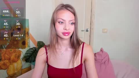 Snapshot of nymphobabee chatting on 05/02/26, 03:17 crystal 3 online show from 05/02/26, 03:17