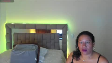nyomi browm online show from 10/01/25, 09:15
