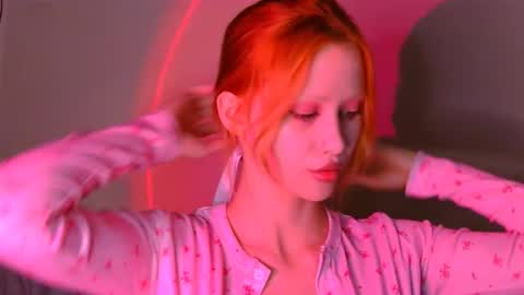 nyra_thira online show from 10/13/25, 06:19