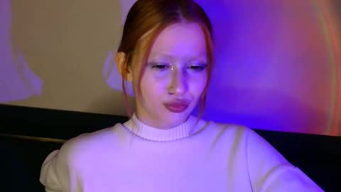 nyra_thira online show from 12/14/25, 01:44