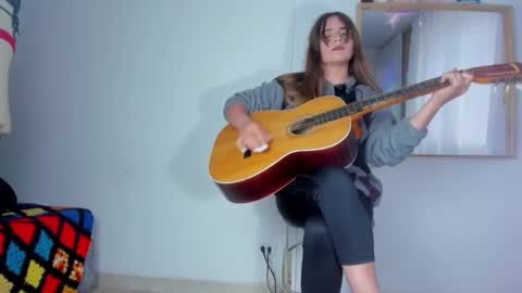 Laura nyu online show from 11/07/25, 09:04