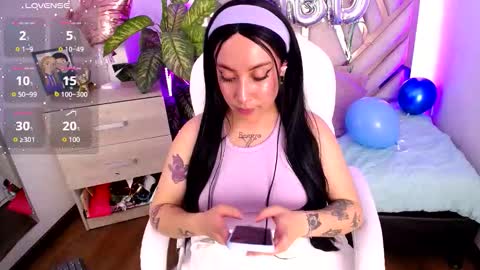 Snapshot of nyx_andria chatting on 10/12/25, 06:18 Alex . online show from 10/12/25, 06:18