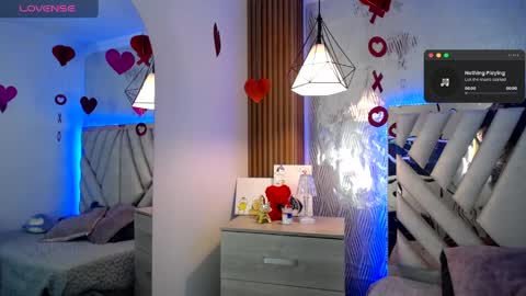 Alex   .    online show from 04/14/26, 02:17