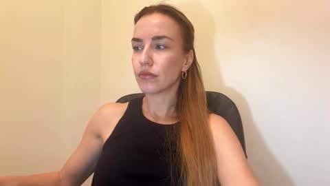 Snapshot of nyxelia_ chatting on 11/07/25, 08:25 Anastasia online show from 11/07/25, 08:25