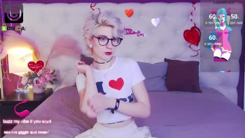 Snapshot of obedientt_ chatting on 02/10/25, 01:11 Moonlight online show from 02/10/25, 01:11