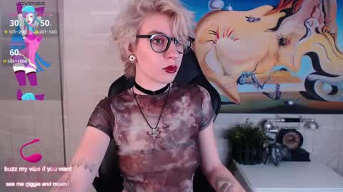 Snapshot of obedientt_ chatting on 02/19/25, 05:16 Moonlight online show from 02/19/25, 05:16