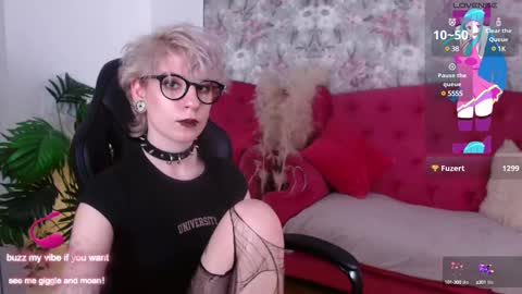 Snapshot of obedientt_ chatting on 02/27/25, 12:23 Moonlight online show from 02/27/25, 12:23