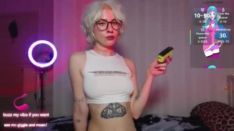 Snapshot of obedientt_ chatting on 10/10/25, 06:51 Moonlight online show from 10/10/25, 06:51