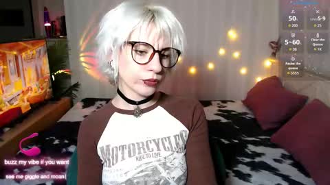 Snapshot of obedientt_ chatting on 12/16/25, 08:41 Moonlight online show from 12/16/25, 08:41