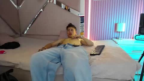 Snapshot of oblivionlove chatting on 12/17/25, 06:36 oblivionlove online show from 12/17/25, 06:36